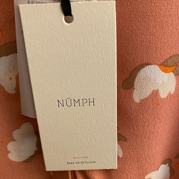 NWT NUMPH Pink Floral Patterned Dress with Belt and Short Sleeves - Picture 4 of 5